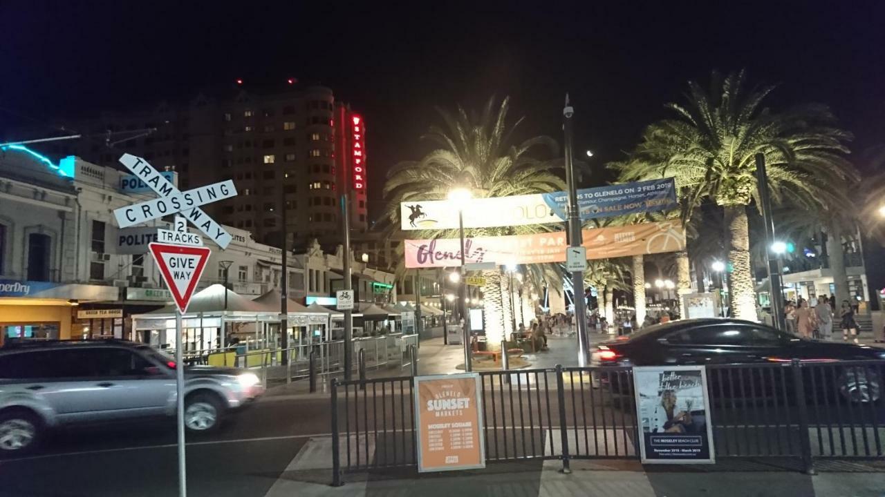 Glenelg Beach Gateway Studio Apartment Exterior foto